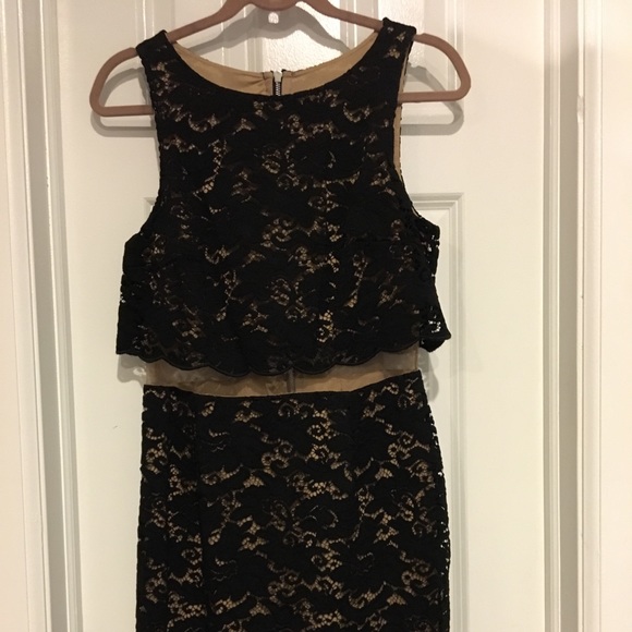 Bailey 44 Dresses & Skirts - Black lace over beige under dress. Super flattering style